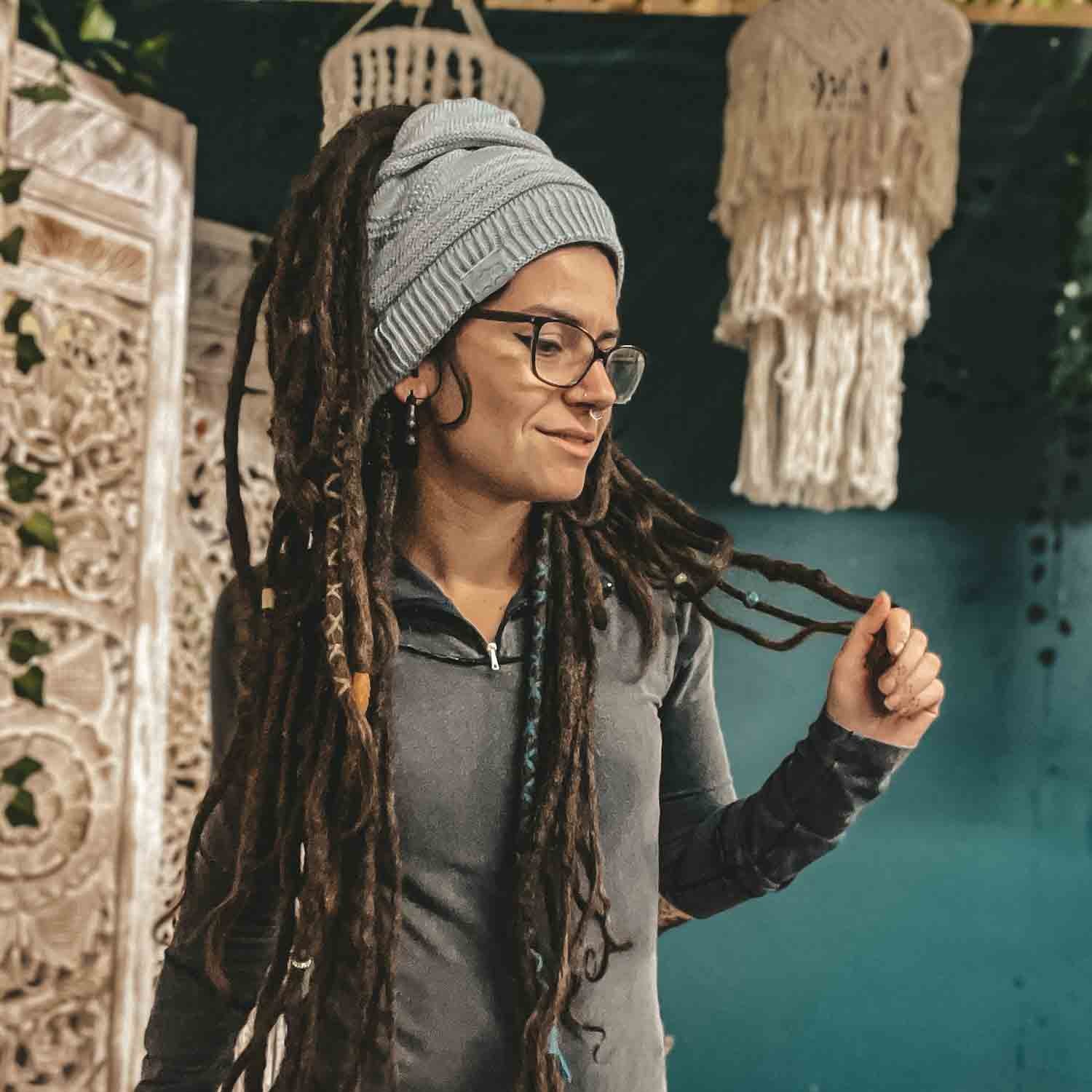Person wearing a light grey CrafterElena Triangle beanie with dreadlocks