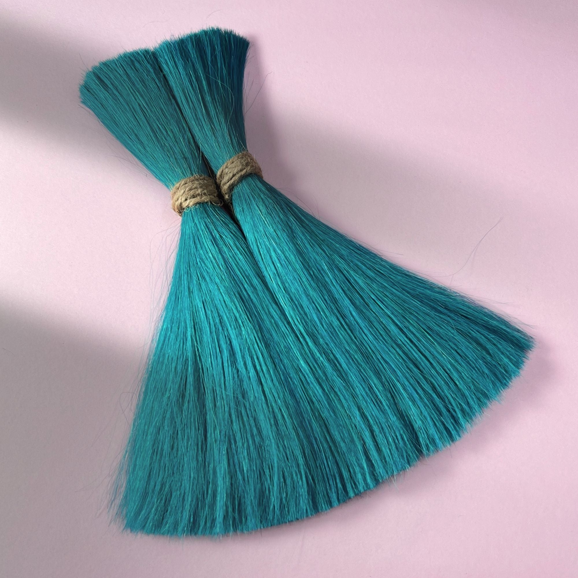 Full view of Peppermint Frost loose human hair for Straight Loc Extensions