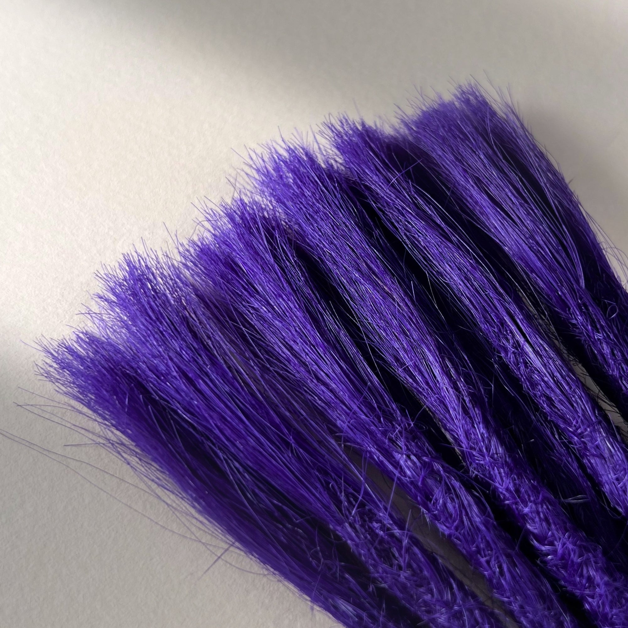 Connection point of permanent straight loc extensions in Orchid Violet.